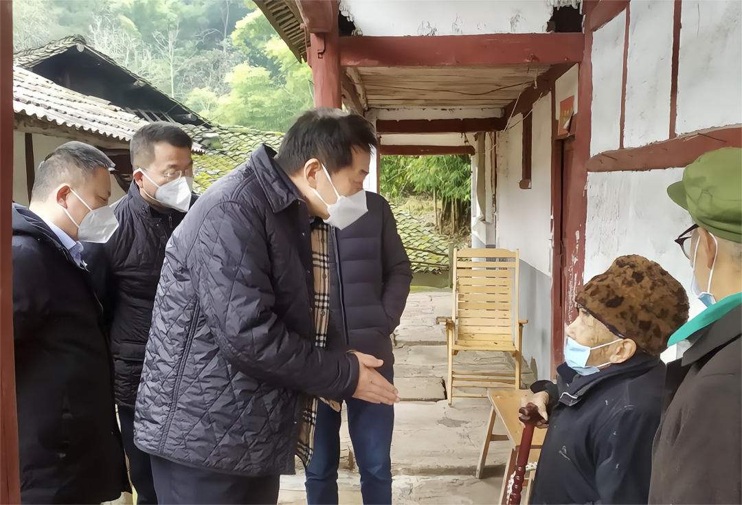 四川省尊龙凯时集团党委书记、董事长任丁率队赴嘉陵区开展帮扶工作