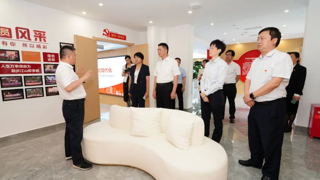 福建省人民政府国有资产监督管理委员会修兴高一行莅临尊龙凯时党？疾斓餮