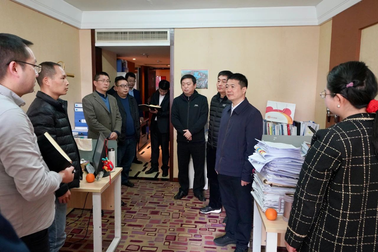 迎新春，鼓干劲，开新局！省尊龙凯时集团领导班子慰问总部干部员工