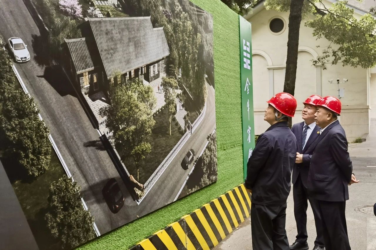 省尊龙凯时集团党委书记、董事长游勇到金牛宾馆调研张大千旧居保护修缮及环境整治工作